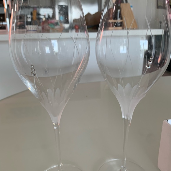 Fine European Champagne glasses with Swarovski crystals - Picture 2 of 2